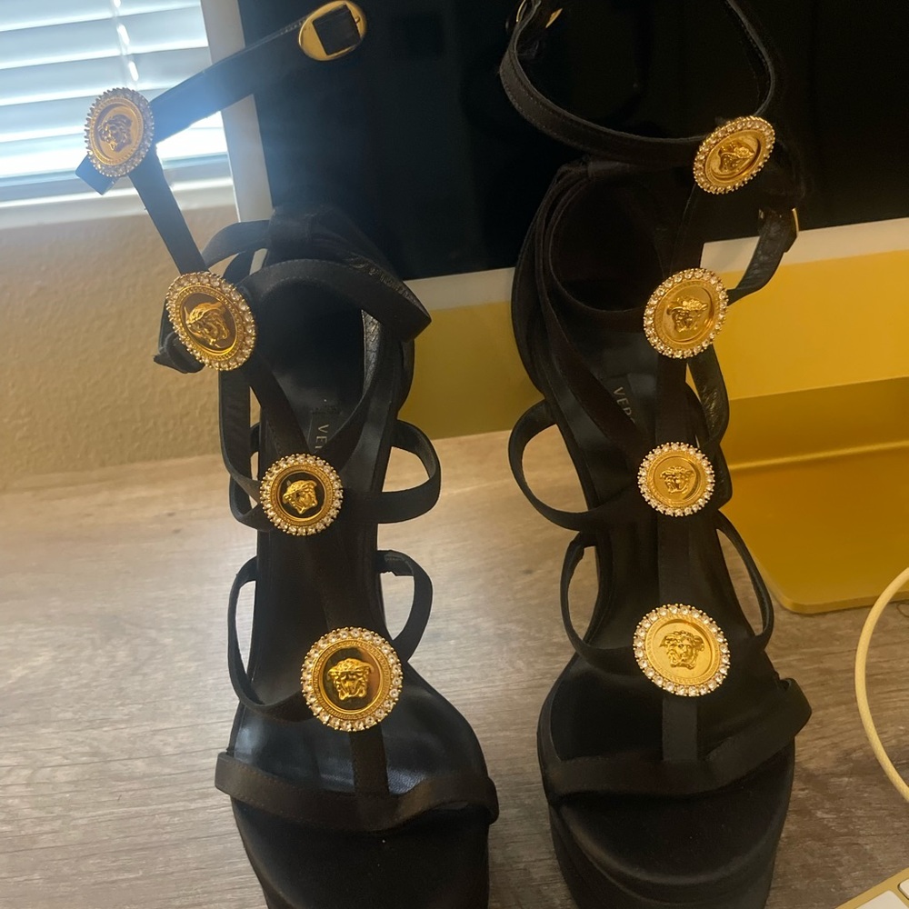 Versace platform Heels - Picture 2 of 5